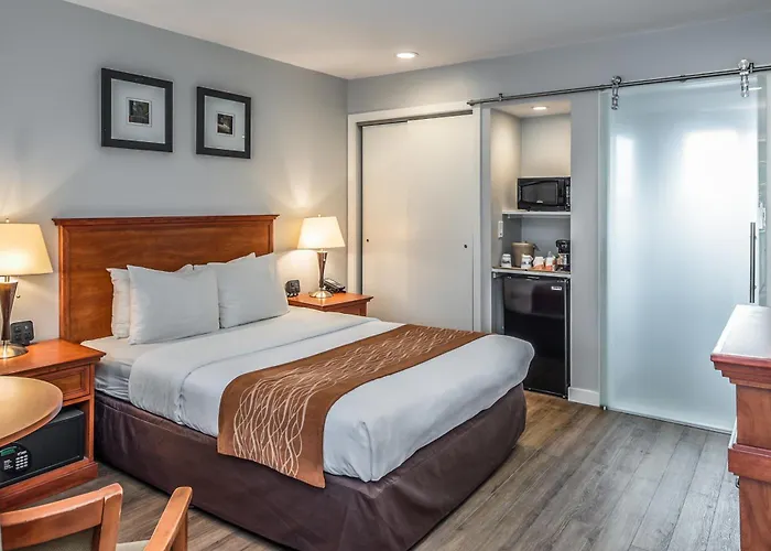 Golf Hotel: The Inn At 1252 Monterey