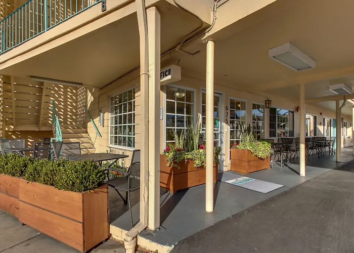 Motel: The Stevenson Monterey